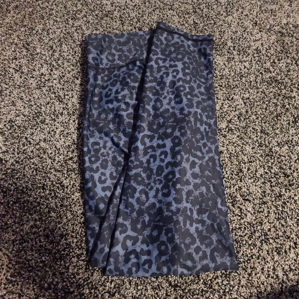 Stone leopard scrunchie what